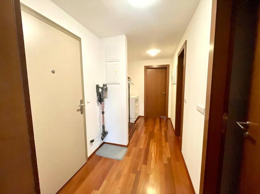 Apartment Entire Apartment, Near Clarion, O2 Arena, Metro 3 Min, Easter Market In Center 15 Min *