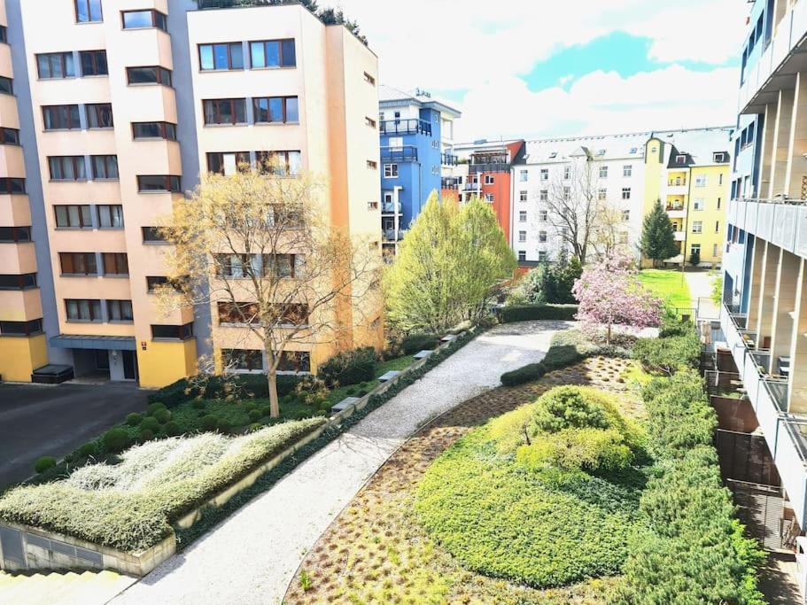 Entire Apartment, Near Clarion, O2 Arena, Metro 3 Min, Easter Market In Center 15 Min Appartement *