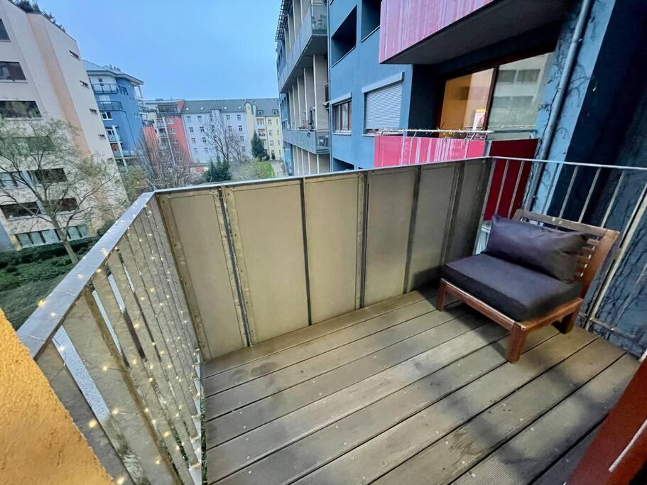 Entire Apartment, Near Clarion, O2 Arena, Metro 3 Min, Easter Market In Center 15 Min Appartement