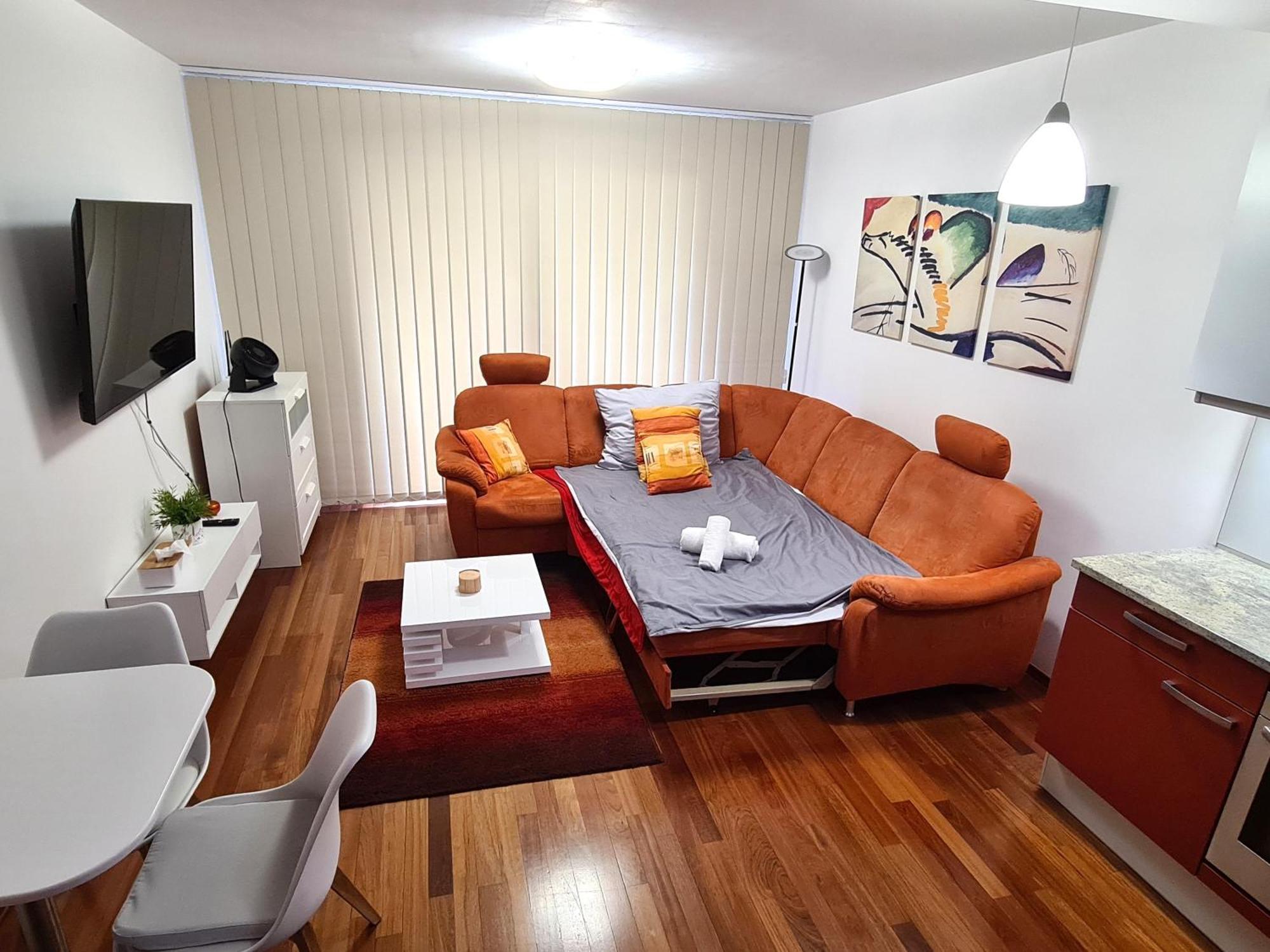Apartment Entire Apartment, Near Clarion, O2 Arena, Metro 3 Min, Easter Market In Center 15 Min *